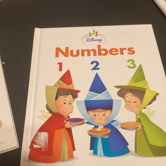 Set of 4 Disney learning books - Picture 3 of 4